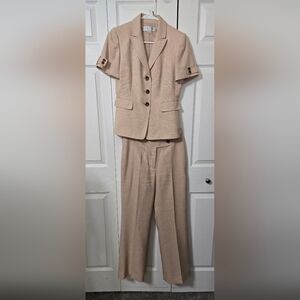 Tahari Tan Short Sleeved Pants suit, Business Suit, Pockets, 4 Petite, Like New